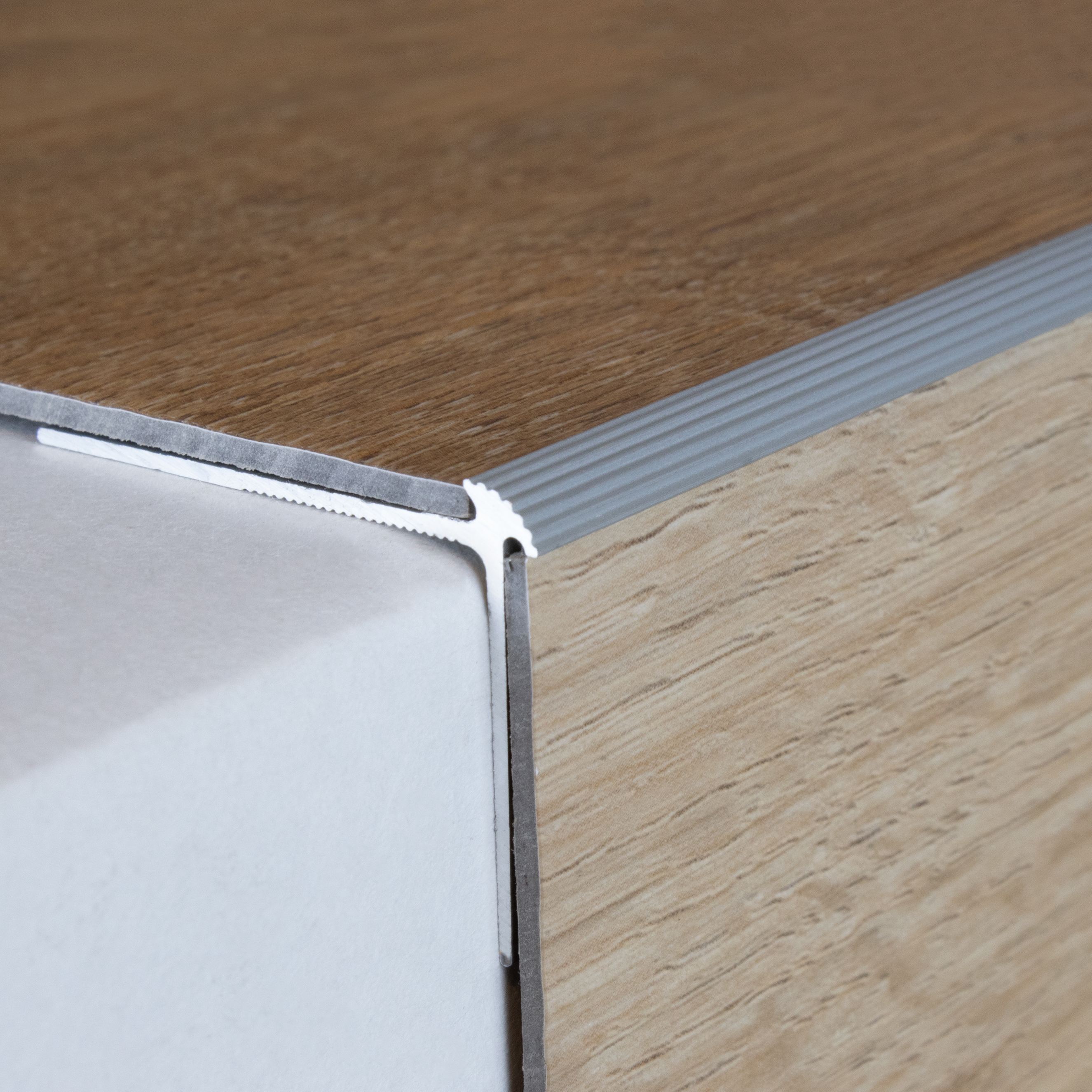 Auer Treppenkanten- & Winkelprofile Lévis H 30 mm B 40 mm Einfasshöhe 2.5 mm Alu elox