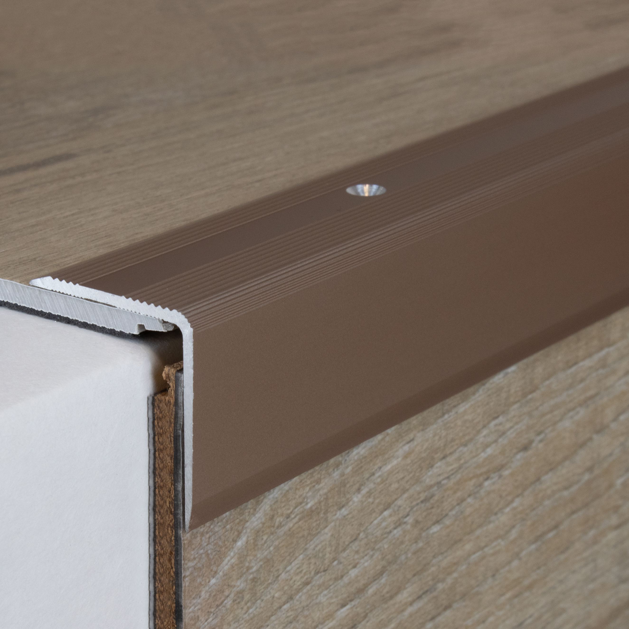 Treppenkanten- & Winkelprofile Höhe 44 mm Breite 40 mm Materialstärke: 2 mm PROVISTON