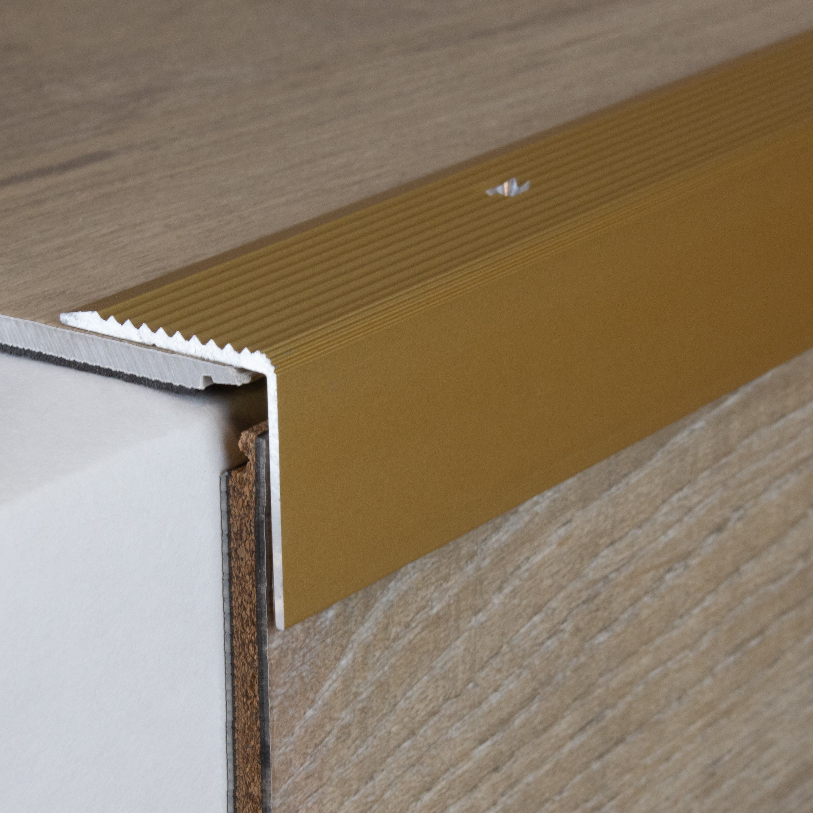 Treppenkanten- & Winkelprofile Breite 30 mm Höhe 22 - 52 mm Materialstärke: 2 mm PROVISTON