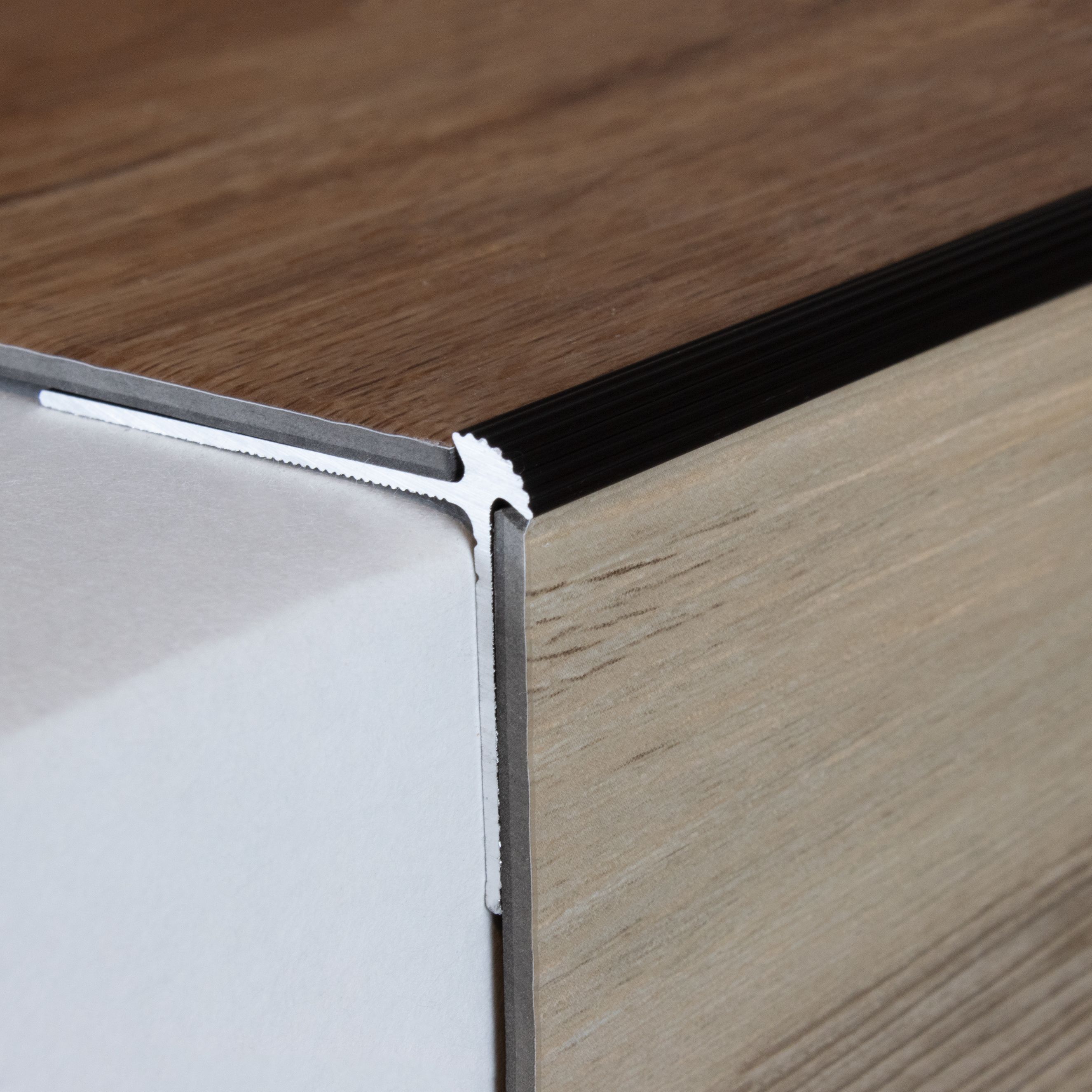 Treppenkanten- & Winkelprofile Höhe 30 mm Breite 40 mm Einfasshöhe 3 mm PROVISTON