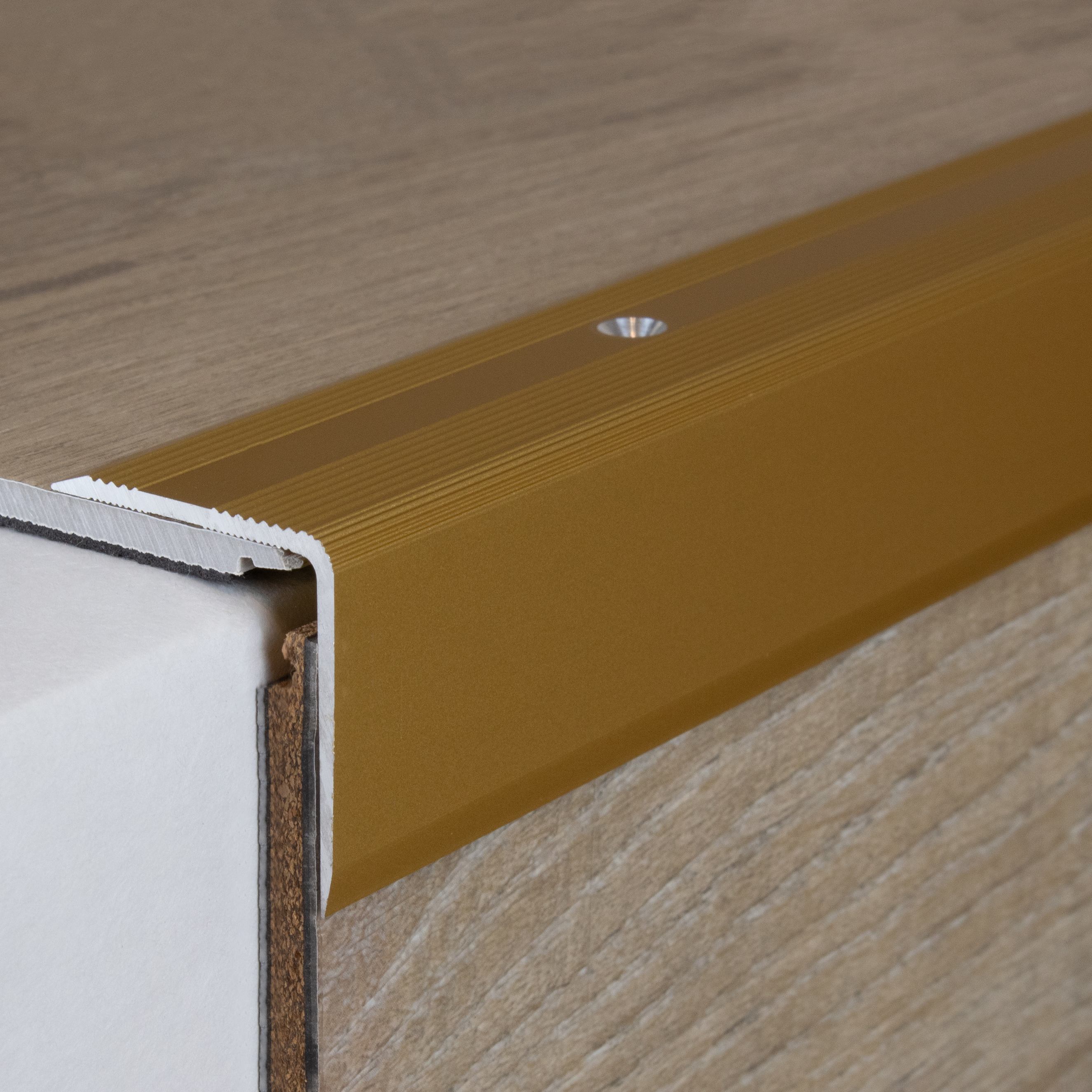 Treppenkanten- & Winkelprofile Höhe 44 mm Breite 40 mm Materialstärke: 2 mm PROVISTON